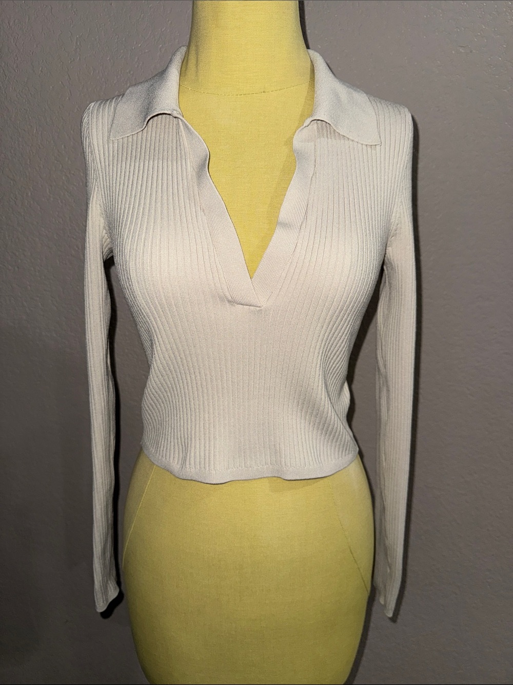 Babaton Aritzia Ribbed Knit Collared Cropped Sweater Top — Light Beige - small